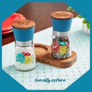 Last Set! HTF 🩷 New With Tags The Pioneer Woman Salt & Pepper Grinder, Blue